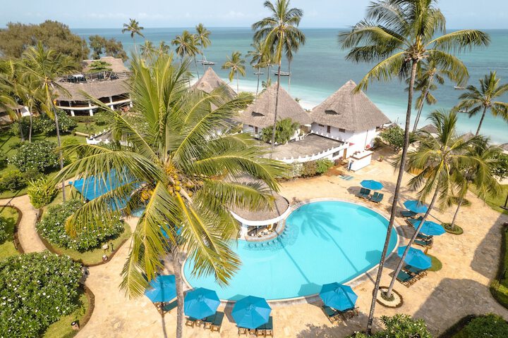 Hotel with Pool