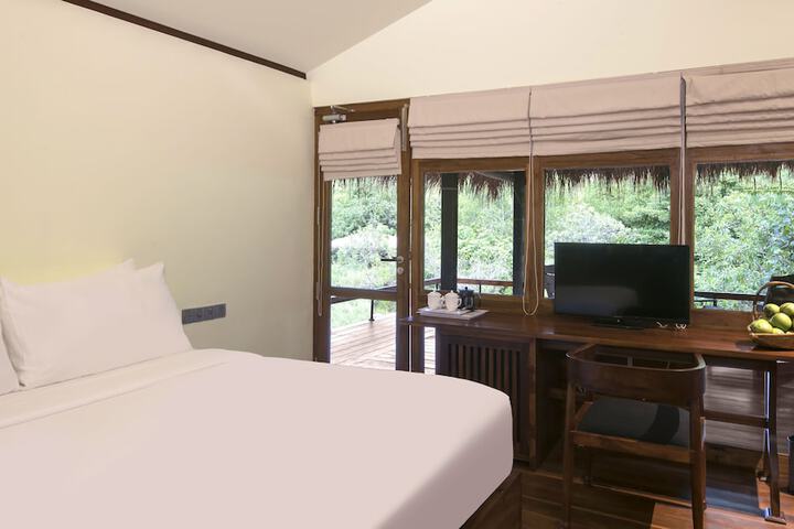 Room 3 of 49