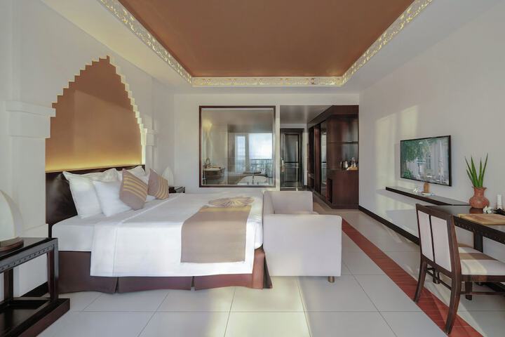 Room 50 of 165