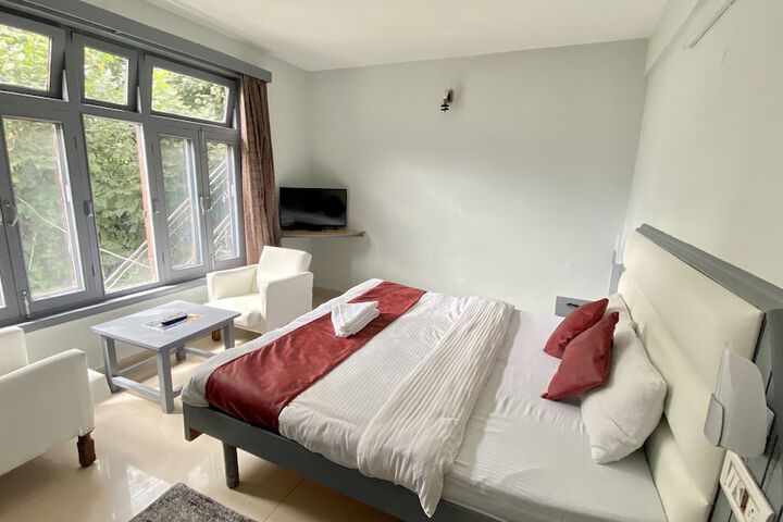 Room 5 of 28