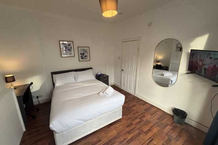 Room 9 of 27