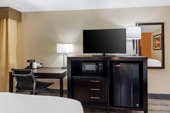2 Queen Beds (14 of 24)