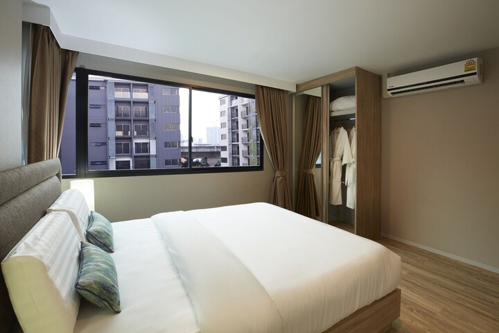Room 33 of 40