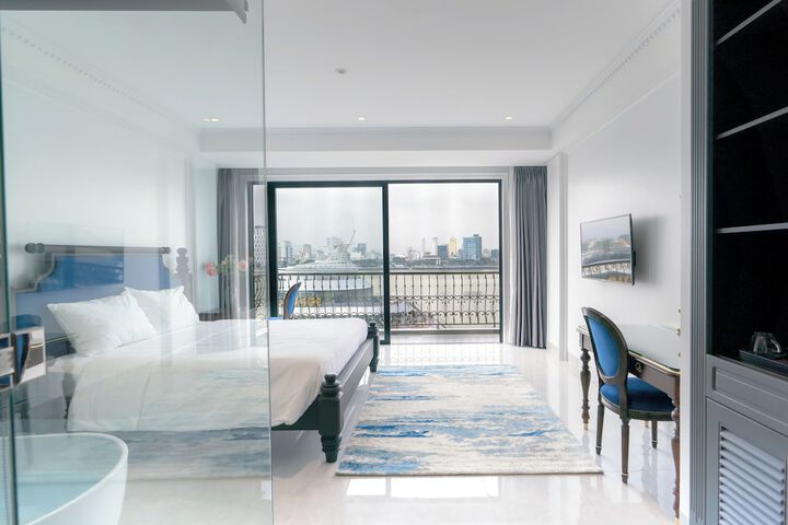 Room 15 of 33
