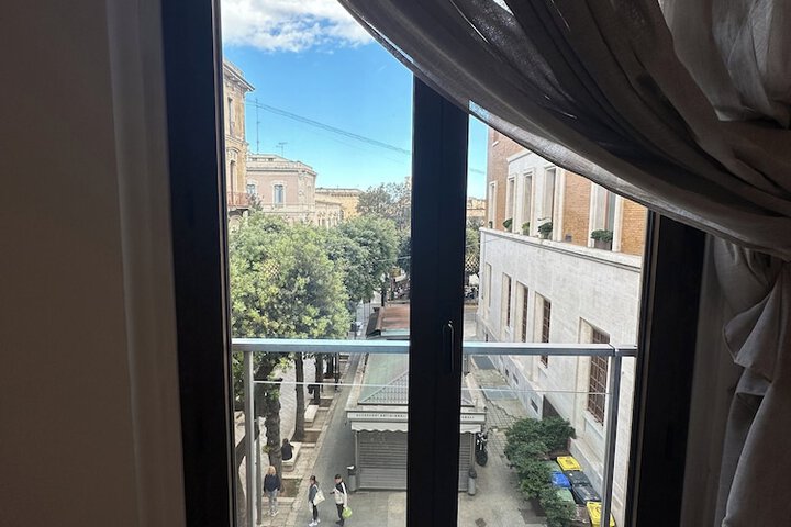 Room 10 of 37