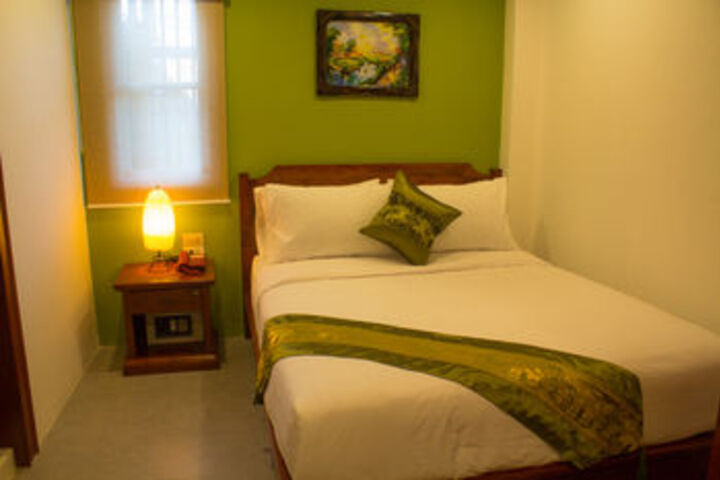 Room 8 of 18