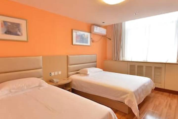 Room 6 of 7