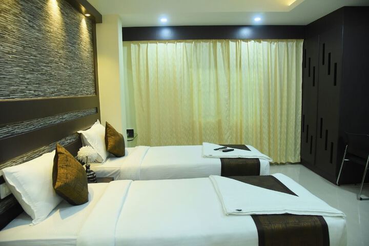 Room 7 of 14
