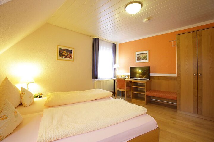 Room 15 of 36