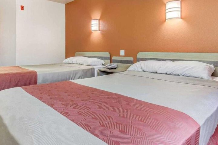 Room 16 of 34