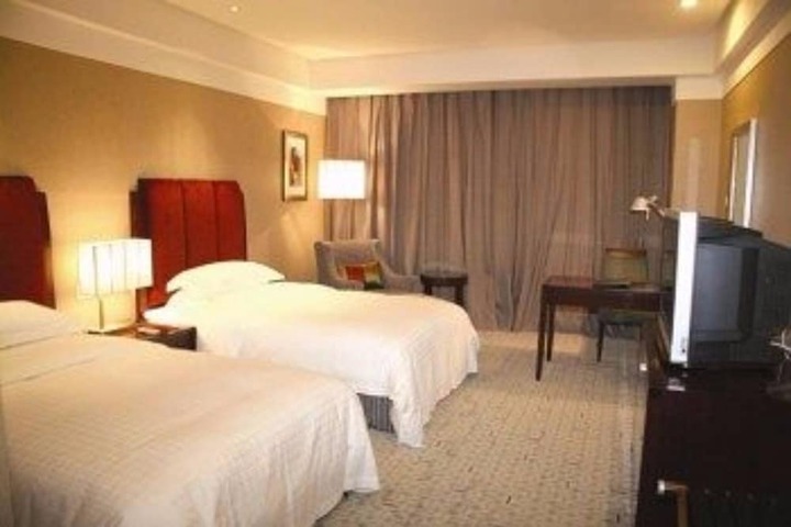 Room 4 of 32