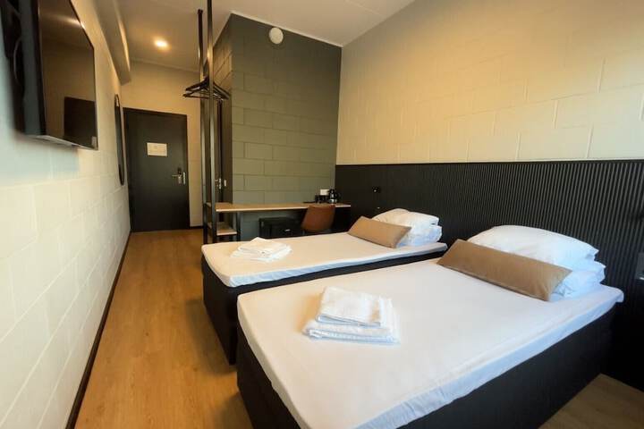 Room 7 of 36