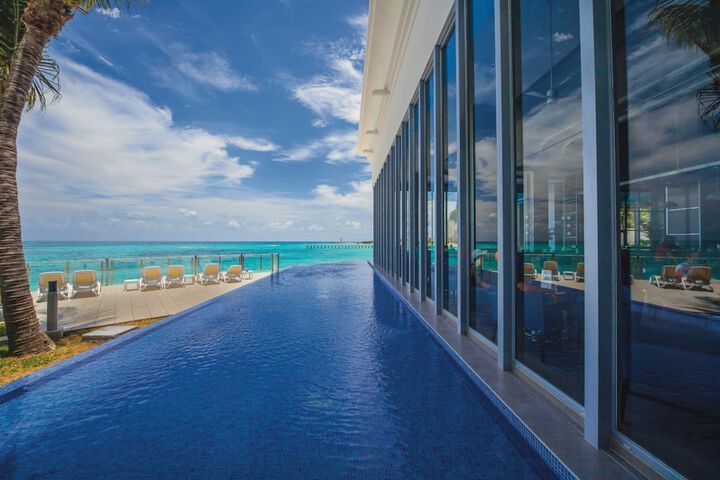 Pool Hotel