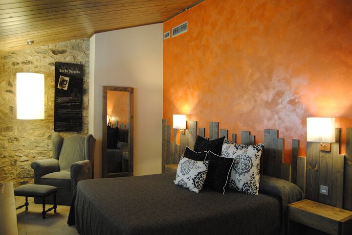 Room 5 of 76