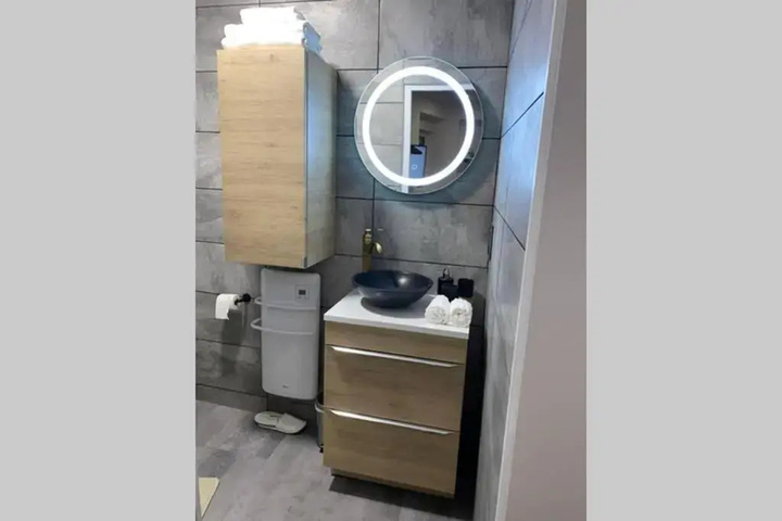 Room 10 of 10