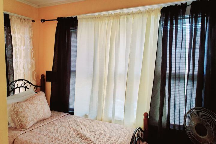 Room 17 of 33