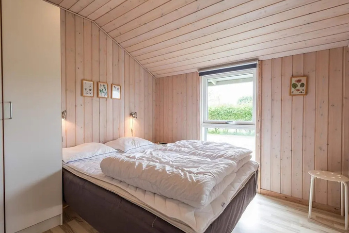 Room 2 of 18