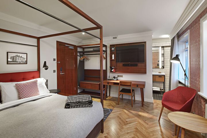 Room 38 of 106