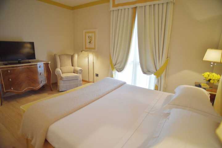 Room 49 of 216
