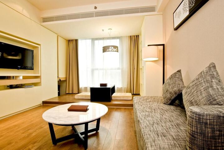 Room 2 of 166