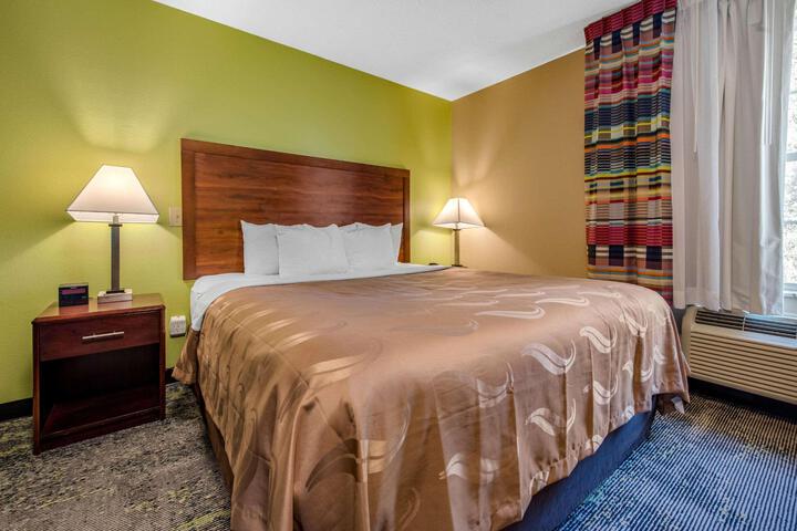 1 King Bed (11 of 21)