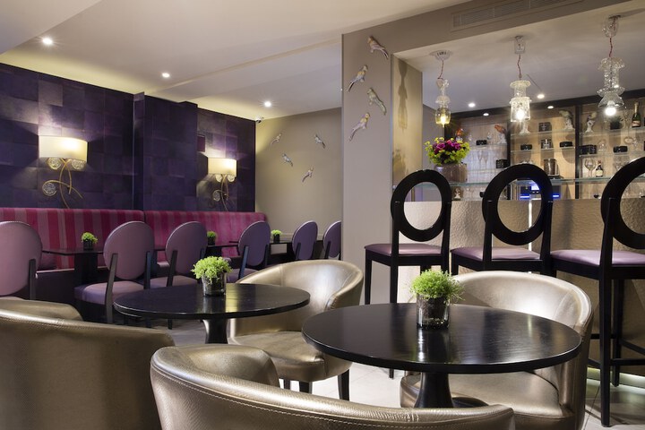 Lounge 107 of 120