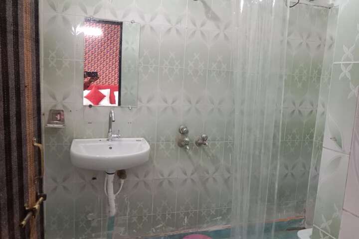 Room 6 of 9