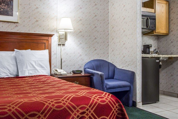 1 King Bed (9 of 11)