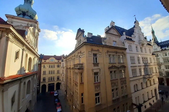 Exterior of Summer Party Flat