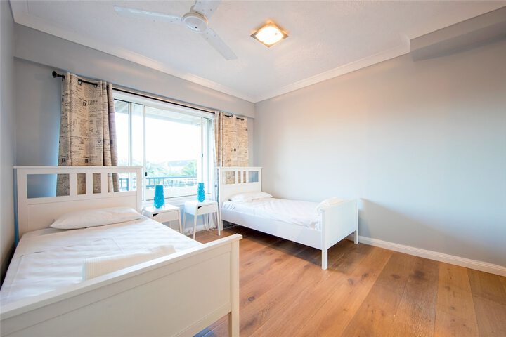 Room 10 of 29
