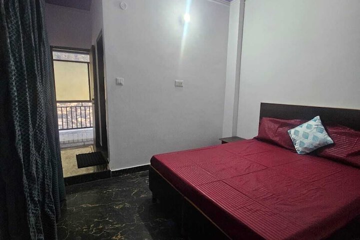 Room 7 of 12