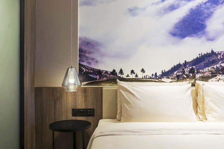 Room 28 of 68