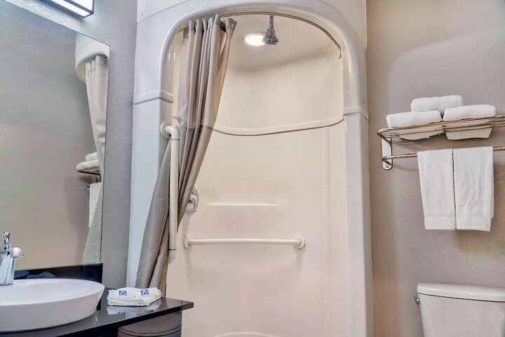 1 Queen Bed Refrigerator (2 of 5)