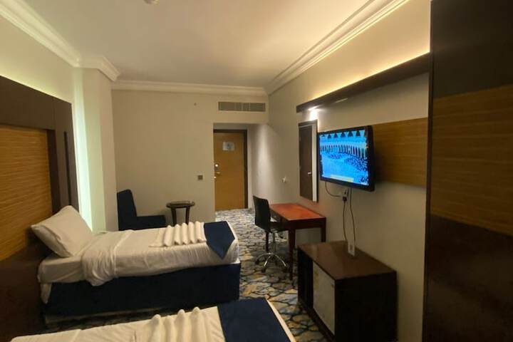 Room 25 of 33