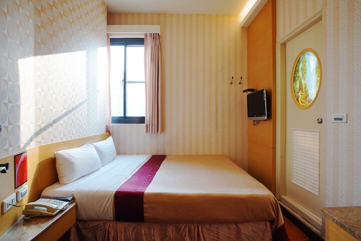 Room 11 of 66