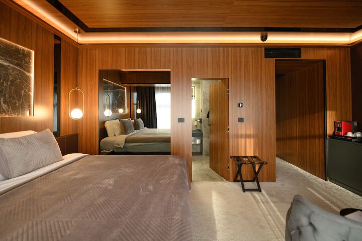 Room 27 of 64