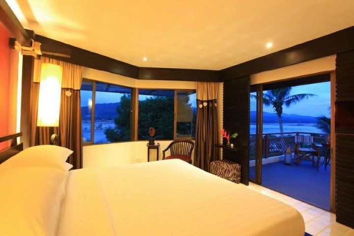 Room 4 of 74