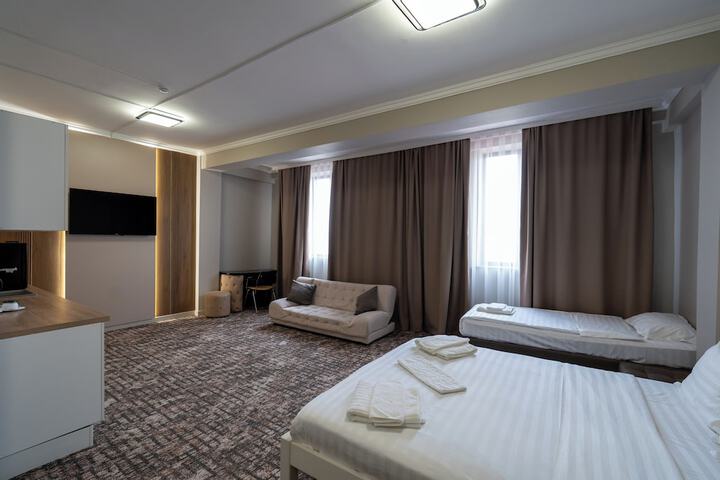 Room 12 of 16