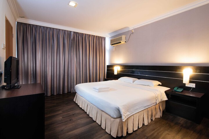 Room 13 of 37