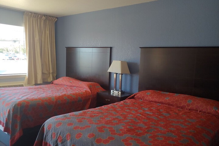 Room 7 of 18