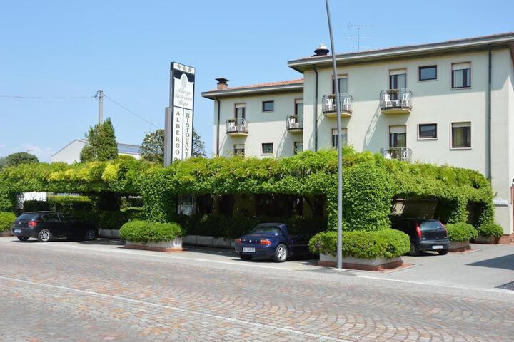Hotel 65 of 67