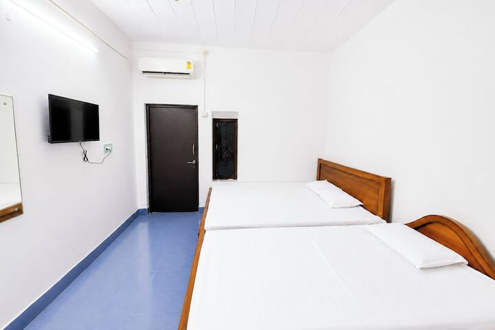 Room 6 of 11