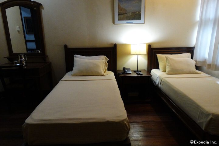 Room 11 of 83