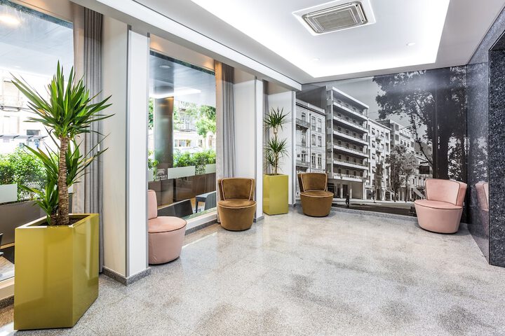 Entrance & Lobby