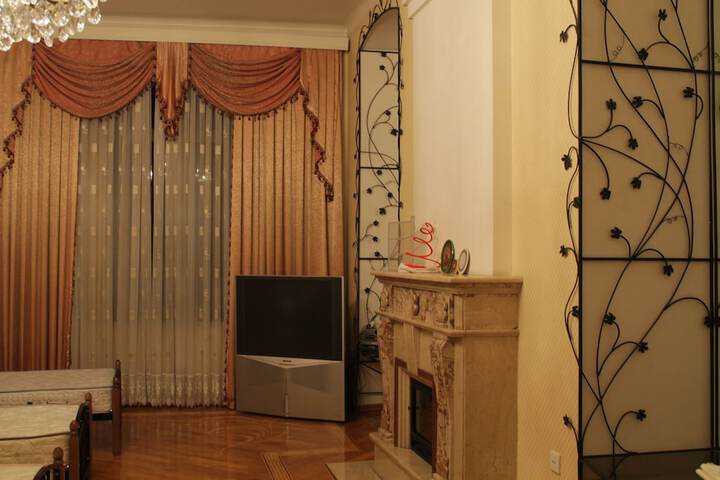 Room 6 of 36