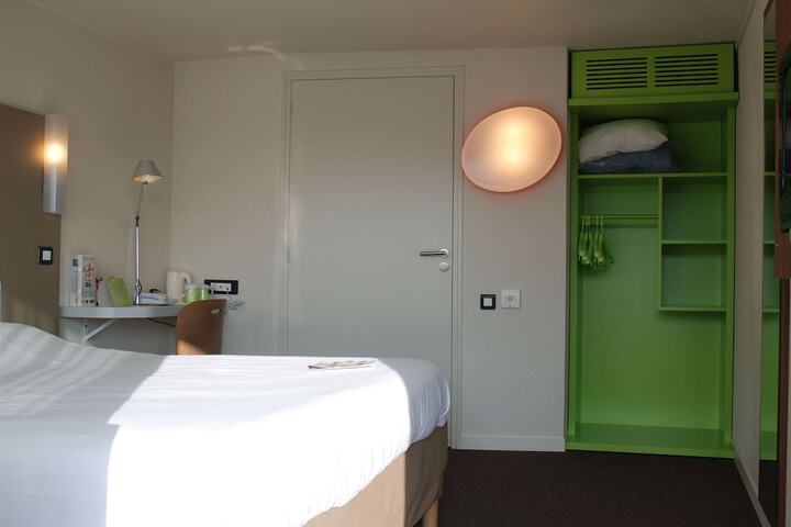 Room 9 of 29