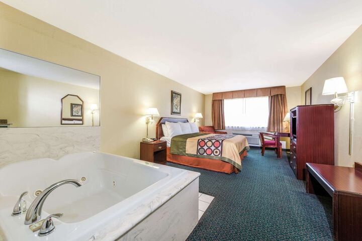 1 King Bed (2 of 9)