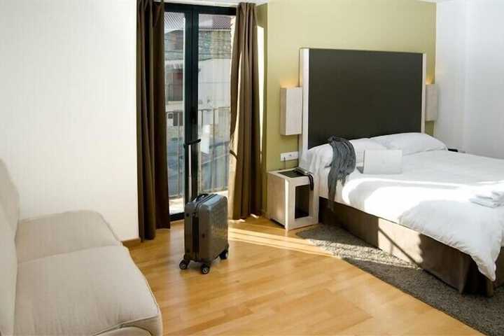 Room 8 of 40