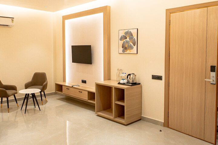 Room 9 of 24