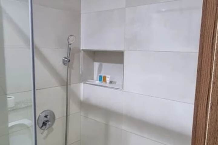 Room 6 of 10
